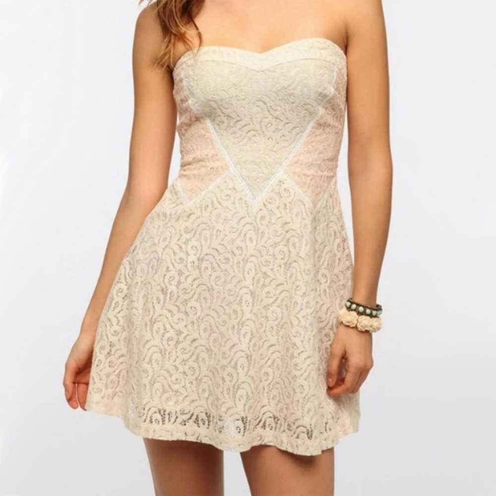 Kimchi blue strapless lace dress